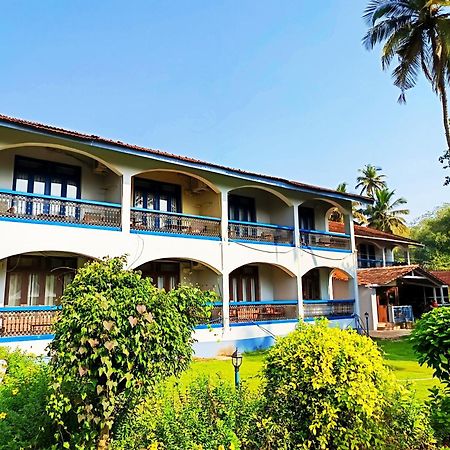 Carina Beach Resort Бенаулім Екстер'єр фото