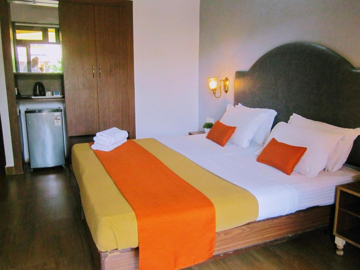 Carina Beach Resort Бенаулім Екстер'єр фото
