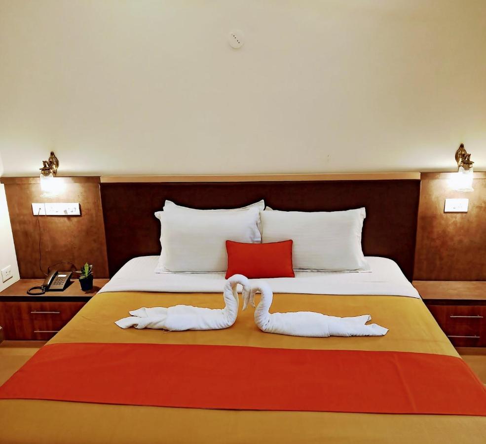 Carina Beach Resort Бенаулім Екстер'єр фото