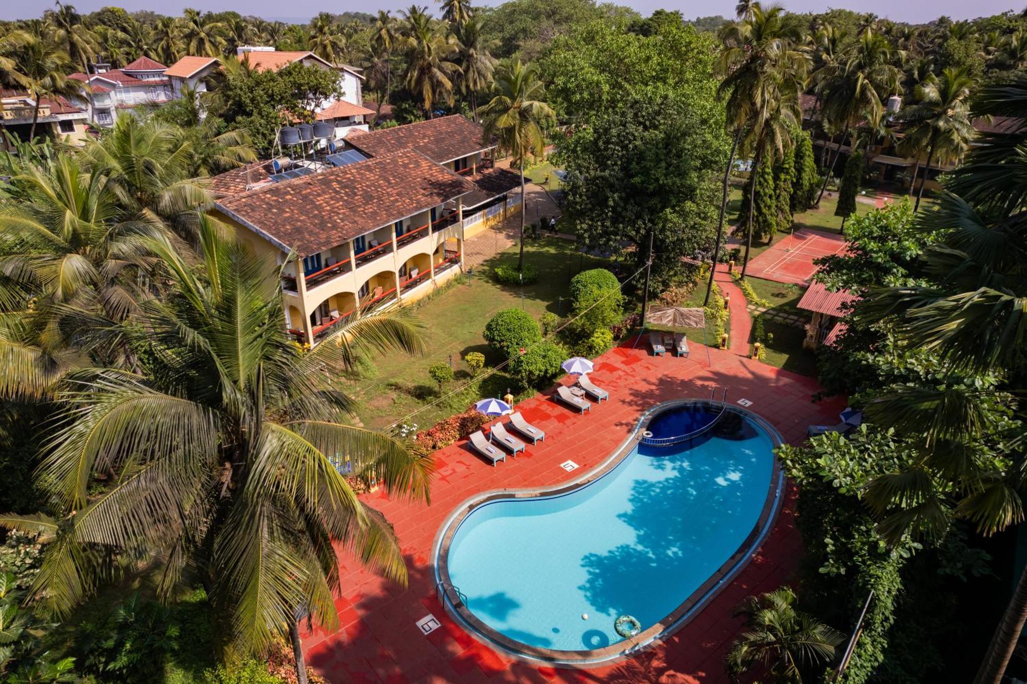 Carina Beach Resort Бенаулім Екстер'єр фото