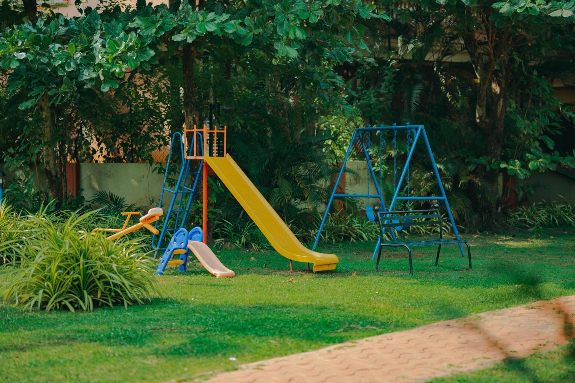 Carina Beach Resort Бенаулім Екстер'єр фото