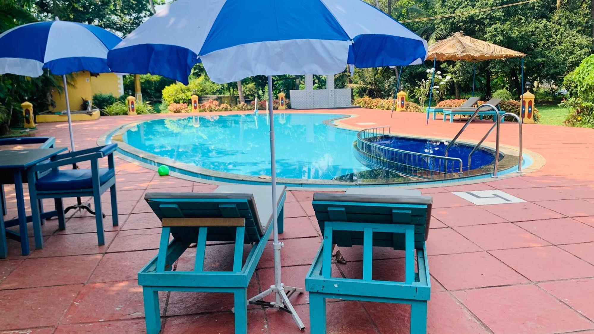 Carina Beach Resort Бенаулім Екстер'єр фото